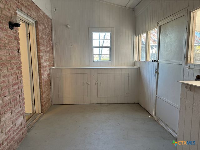 882 Buerger Lane, Seguin, TX 78155