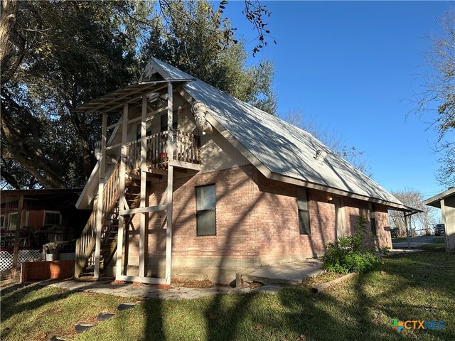 882 Buerger Lane, Seguin, TX 78155