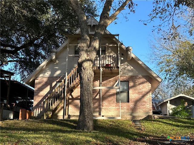 882 Buerger Lane, Seguin, TX 78155