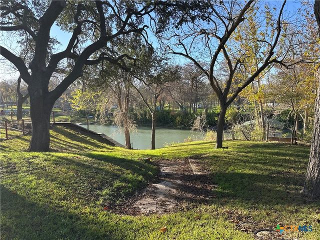 882 Buerger Lane, Seguin, TX 78155