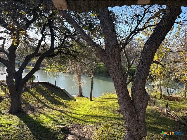 882 Buerger Lane, Seguin, TX 78155