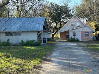 882 Buerger Lane, Seguin, TX 78155