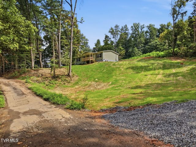 445 Bay Hill Drive, Piney Flats, TN 37686