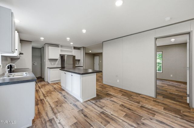 445 Bay Hill Drive, Piney Flats, TN 37686