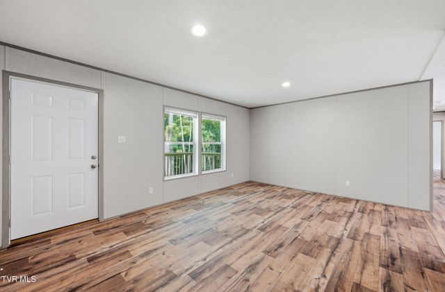 445 Bay Hill Drive, Piney Flats, TN 37686