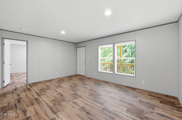 445 Bay Hill Drive, Piney Flats, TN 37686
