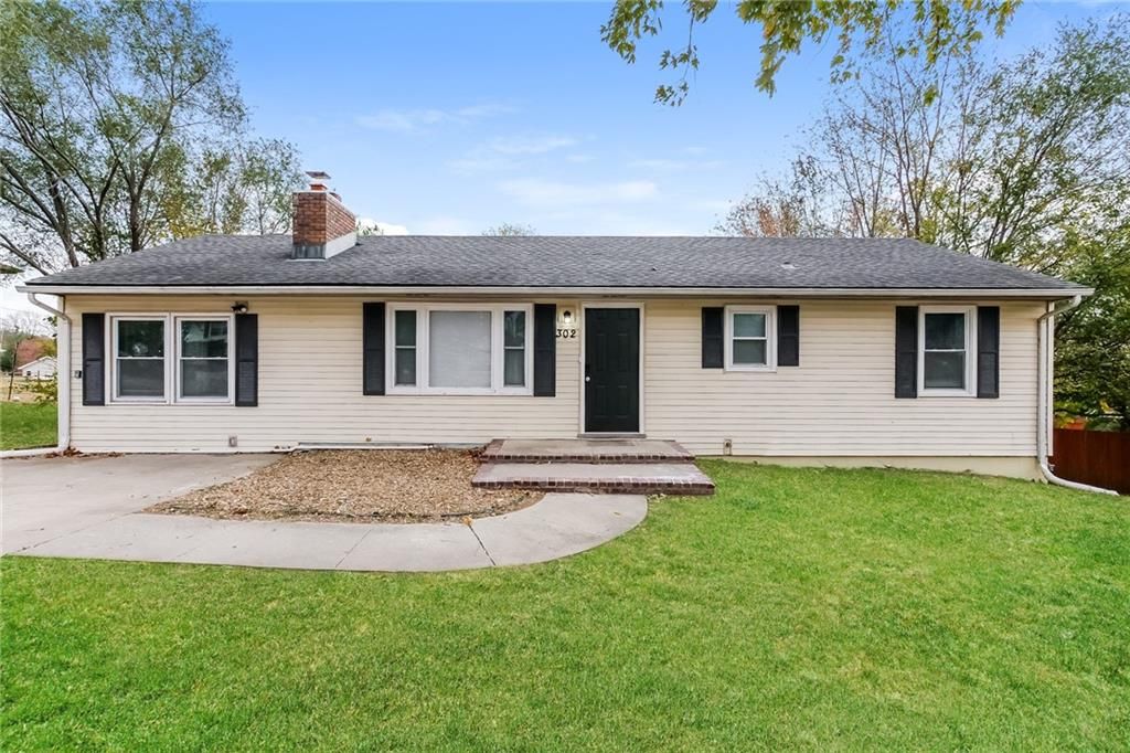 302 Clearview Drive, Pleasant Hill, MO 64080