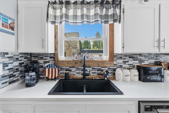 8403 Miller Road, Swartz Creek, MI 48473