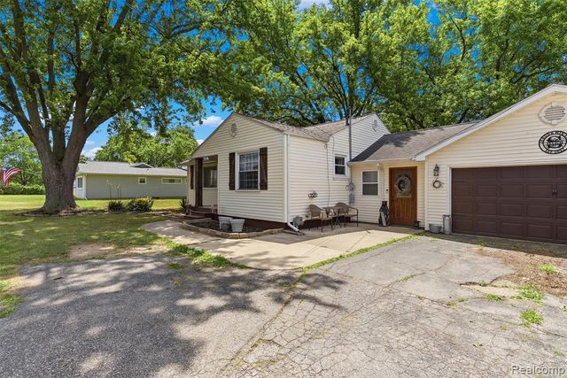 8403 Miller Road, Swartz Creek, MI 48473