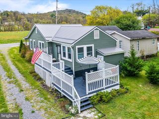503 HAMMOND ST, Great Cacapon, WV 25422