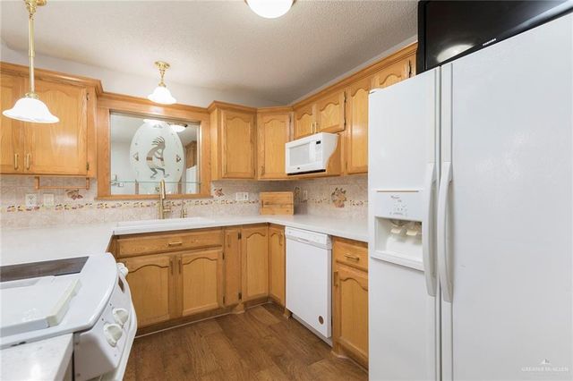 907 Lake View Drive, Mission, TX 78572