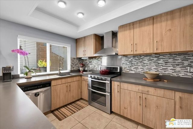2277 S Gene Autry Trail E, Palm Springs, CA 92264
