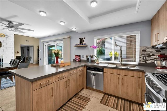 2277 S Gene Autry Trail E, Palm Springs, CA 92264
