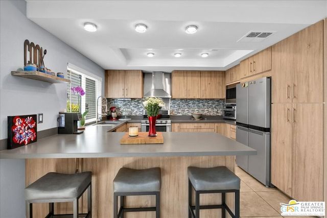 2277 S Gene Autry Trail E, Palm Springs, CA 92264