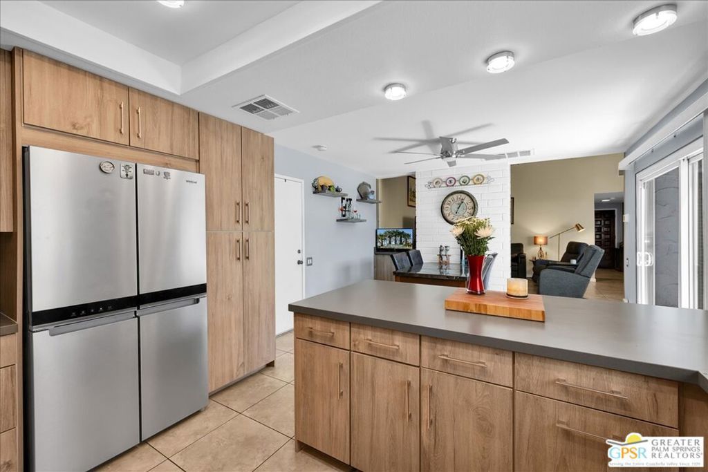 Image 13 of property listing at 2277 S Gene Autry Trail E, Palm Springs, CA 92264