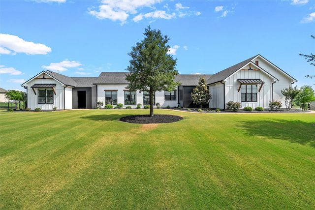 177 Bold Springs Court, West, TX 76691