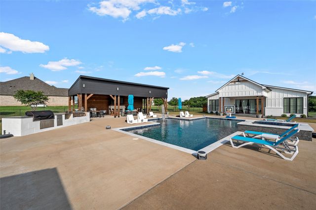 177 Bold Springs Court, West, TX 76691