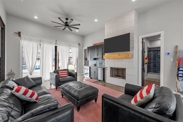 177 Bold Springs Court, West, TX 76691