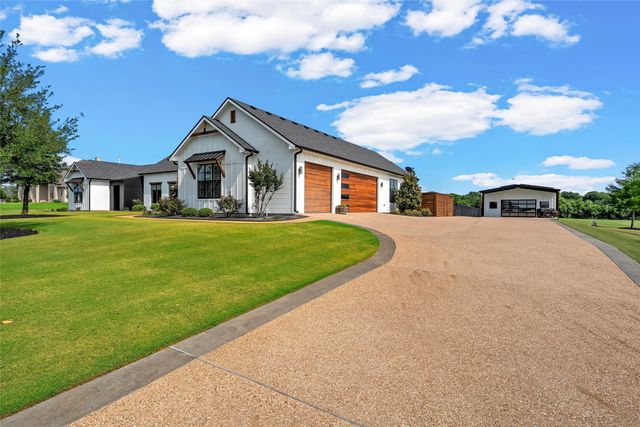 177 Bold Springs Court, West, TX 76691