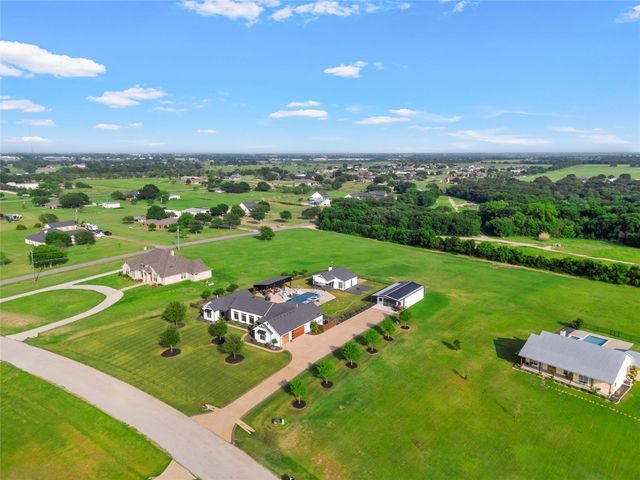 177 Bold Springs Court, West, TX 76691