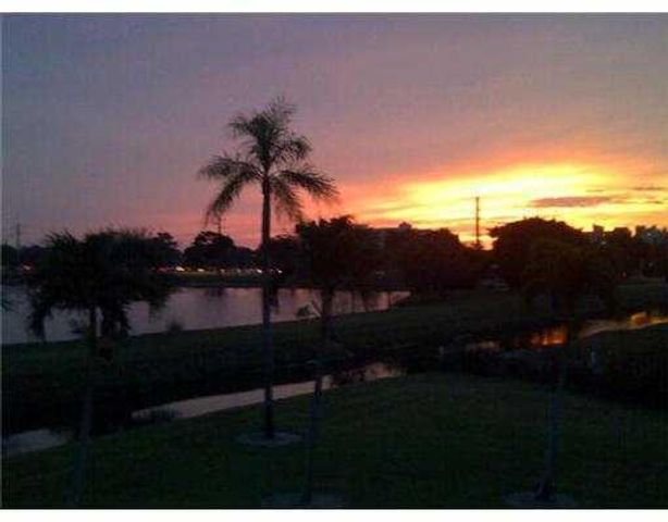 6654 Villa Sonrisa Drive 421, Boca Raton, FL 33433