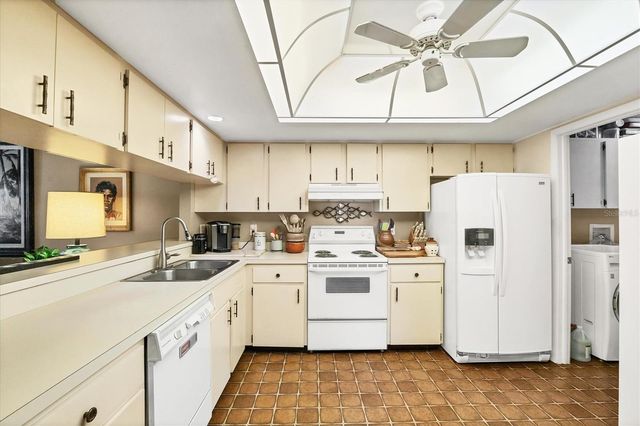 4101 CENTER GATE BOULEVARD 1, Sarasota, FL 34233