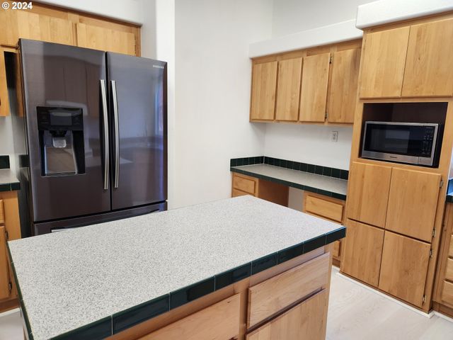 1675 KRISTI Loop, Lakeside, OR 97449