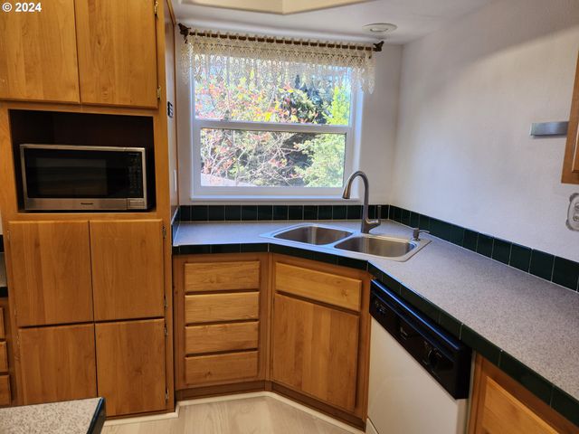 1675 KRISTI Loop, Lakeside, OR 97449