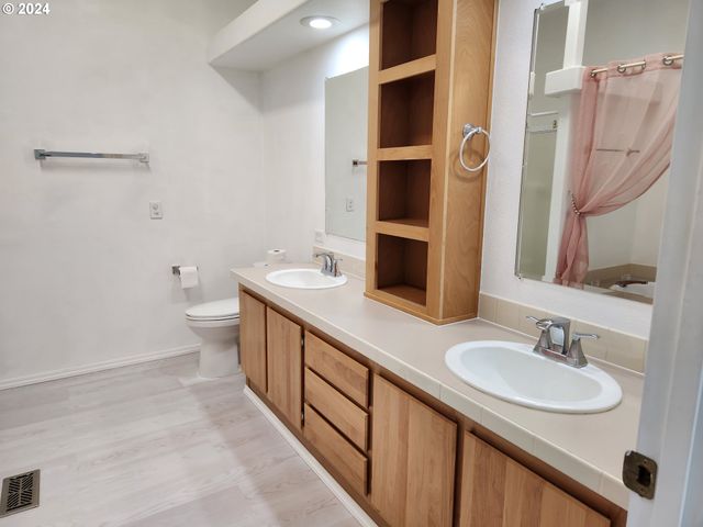 1675 KRISTI Loop, Lakeside, OR 97449