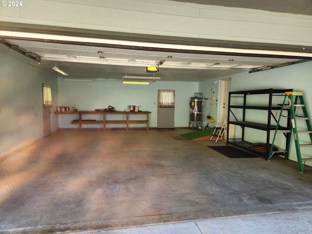 1675 KRISTI Loop, Lakeside, OR 97449