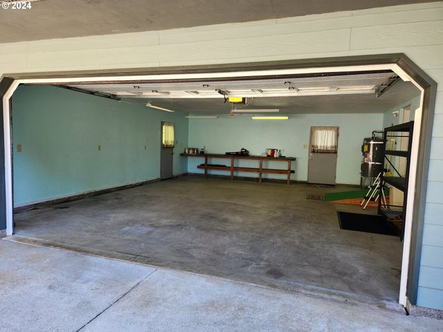 1675 KRISTI Loop, Lakeside, OR 97449