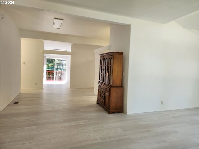 1675 KRISTI Loop, Lakeside, OR 97449