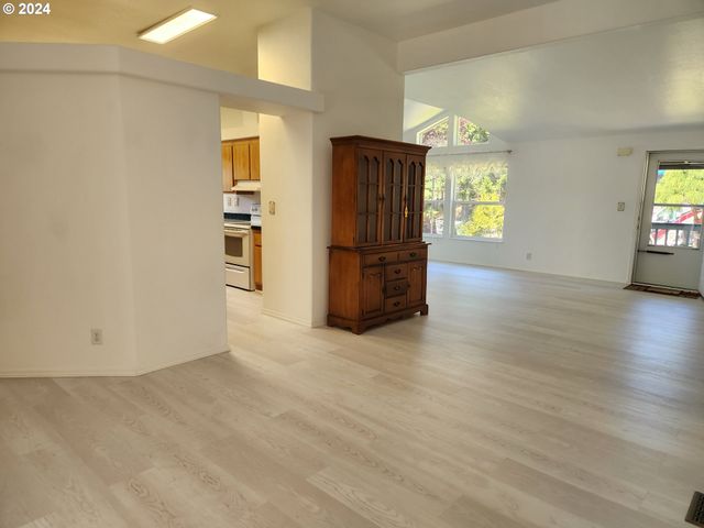 1675 KRISTI Loop, Lakeside, OR 97449