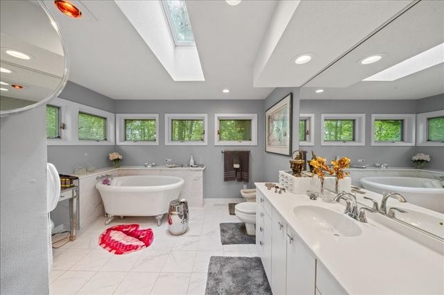 823 Skylane, Union, NY 13760