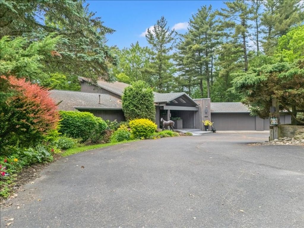 823 Skylane, Union, NY 13760