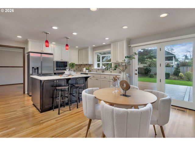 4055 TROUT Way, Lake Oswego, OR 97034