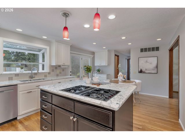 4055 TROUT Way, Lake Oswego, OR 97034