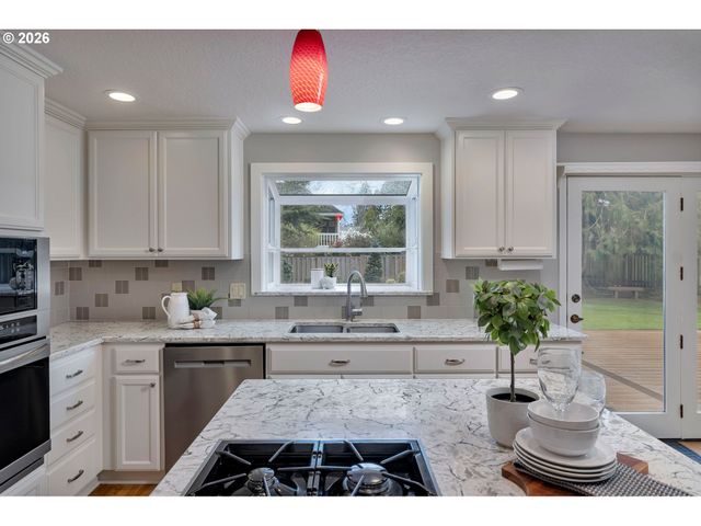 4055 TROUT Way, Lake Oswego, OR 97034