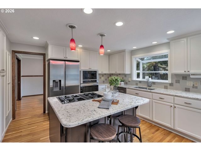 4055 TROUT Way, Lake Oswego, OR 97034