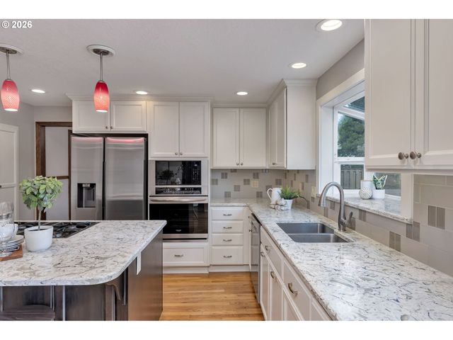 4055 TROUT Way, Lake Oswego, OR 97034