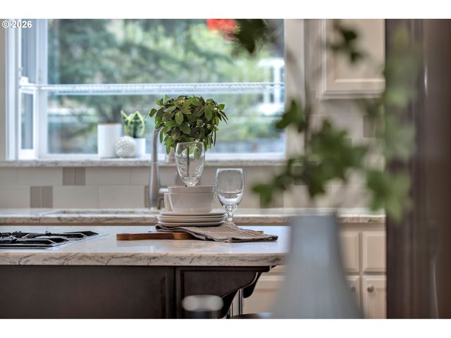 4055 TROUT Way, Lake Oswego, OR 97034