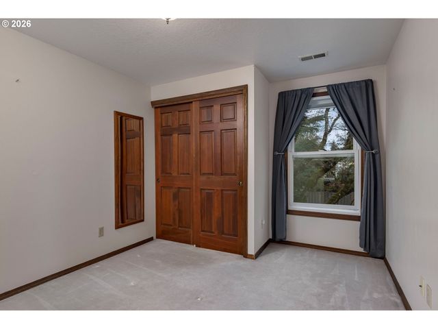4055 TROUT Way, Lake Oswego, OR 97034