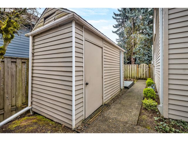 4055 TROUT Way, Lake Oswego, OR 97034