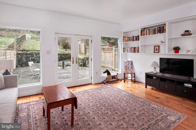 3693 RIVER RD, Lumberville, PA 18933