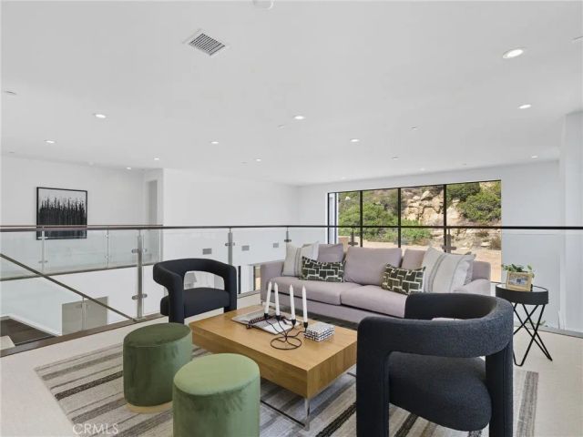 9539 N Andora Avenue, Chatsworth, CA 91311