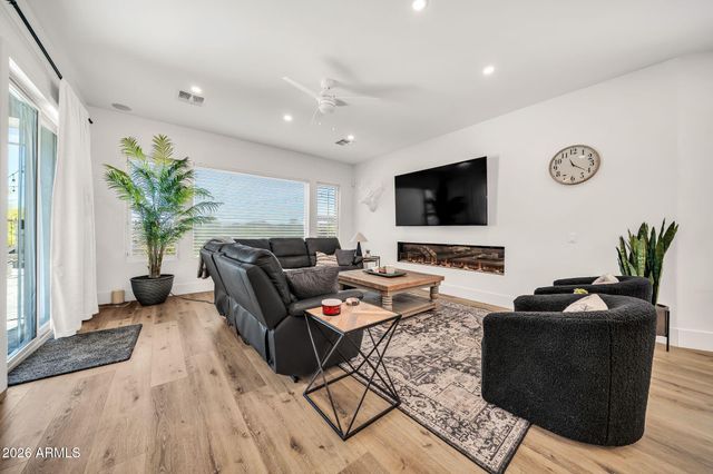 39721 N MAJESTY Trail, Anthem, AZ 85086