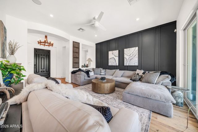 39721 N MAJESTY Trail, Anthem, AZ 85086