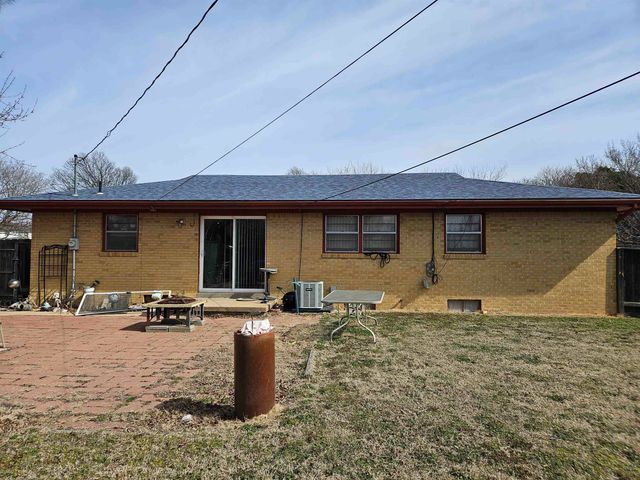 2711 S Laura Ave, Wichita, KS 67216