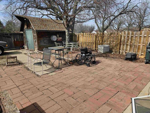 2711 S Laura Ave, Wichita, KS 67216