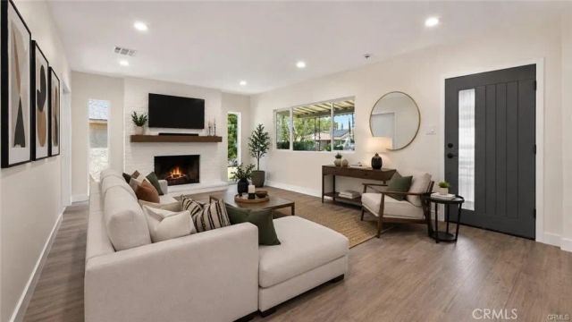 1230 Spazier Avenue, Glendale, CA 91201